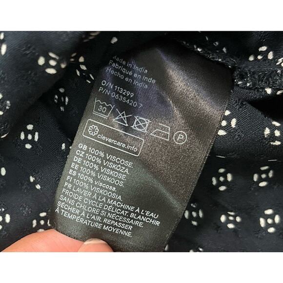 H&M Black Floral Off-Shoulder Smocked Top Women’s Size 16 Lightweight w Ties - Picture 3 of 6